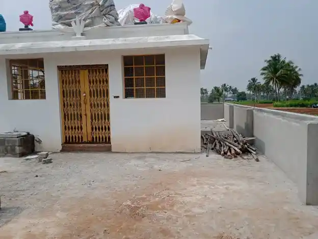 Arulmigu Sendraya Perumal Swamy Temple, Near Om Shakthi Temple, Pattagapatti - 636808 அருள்மிகு சென்றாய பெருமாள் திருக்கோயில், Near Om Shakthi Temple, Pattagapatti - 636808, Dharmapuri - Ancient Temple Architecture and History Image 4