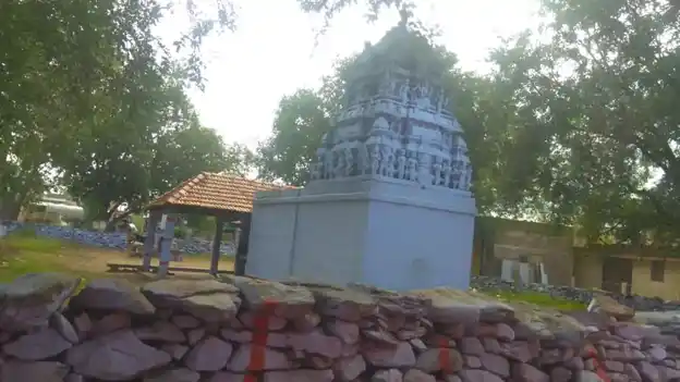 Arulmigu Sendrayaperumal Temple, Chinnappampatti, Pappambadi - 636306 Arulmigu Sendrayaperumal Temple, Chinnappampatti, Pappambadi - 636306, Salem - Ancient Temple Architecture and History Image 3