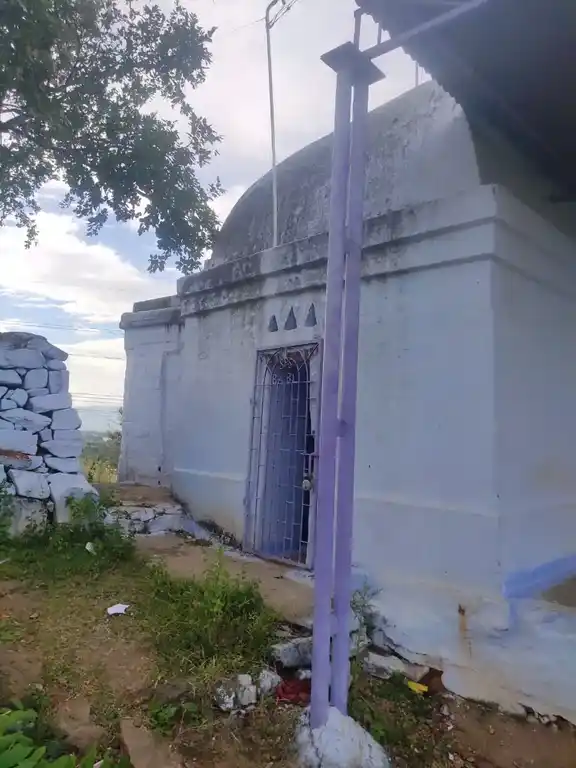Arulmigu Sendrayaperumal Temple, Ilavampatti - 636501 அருள்மிகு சென்றாயப்பெருமாள் திருக்கோயில், Ilavampatti - 636501, Salem - Ancient Temple Architecture and History Image 2