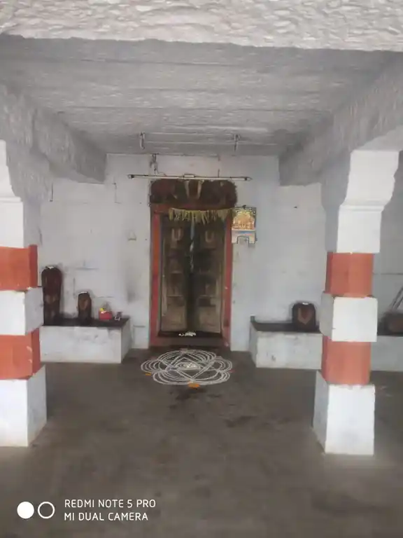 Arulmigu Sendrayaperumal Temple, Karuvalli, Poosaripatti - 636305 அருள்மிகு சென்றாய பெருமாள் திருக்கோயில், Karuvalli, Poosaripatti - 636305, Salem - Ancient Temple Architecture and History Image 2