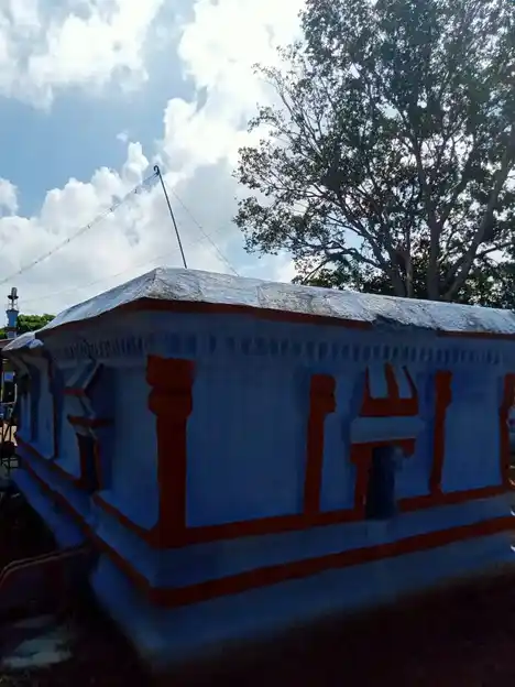 Arulmigu Sendrayaperumal Temple, Nambiyampatty, Eranapuram - 637504 அருள்மிகு சென்றாயப்பெருமாள் திருக்கோயில், Nambiyampatty, Eranapuram - 637504, Salem - Ancient Temple Architecture and History Image 3