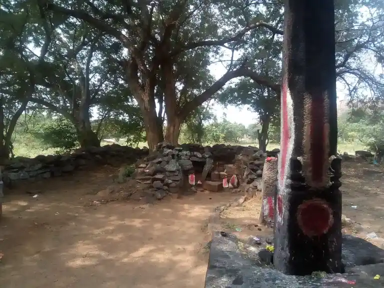 Arulmigu Sendrayaperumal Temple, Pattagarahalli - 635204 Arulmigu Sendrayaperumal Temple, Pattagarahalli - 635204, Krishnagiri - Ancient Temple Architecture and History Image 2