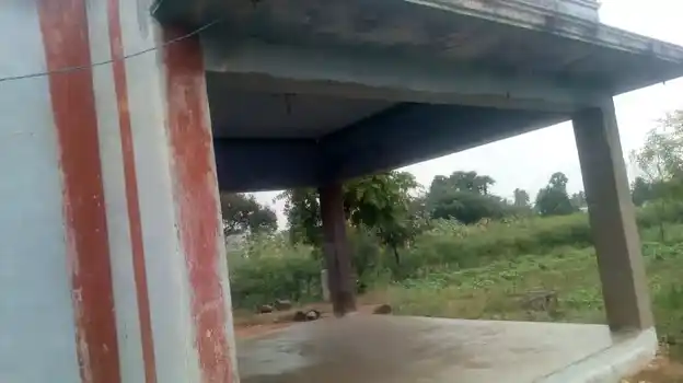 Arulmigu Sendrayaperumal Temple, Periyerippatti - 636503 Arulmigu Sendrayaperumal Temple, Periyerippatti - 636503, Salem - Ancient Temple Architecture and History Image 2