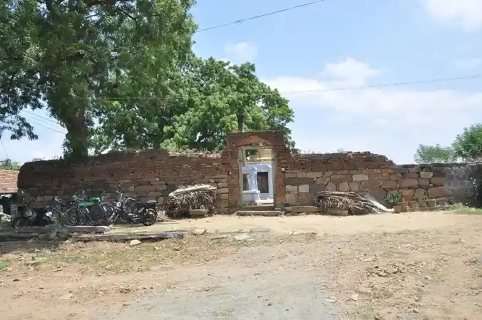 Arulmigu Sendrayaperumal Temple, Pukkampatty, Mecheri - 636453 அருள்மிகு சென்றாய பெருமாள் திருக்கோயில், Pukkampatty, Mecheri - 636453, Salem - Ancient Temple Architecture and History Image 8