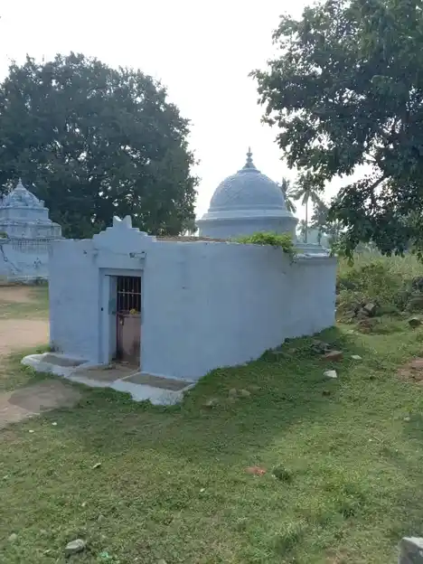 Arulmigu Sendrayaswamy Temple, Bairnatham - 636905 அருள்மிகு சென்றாய சுவாமி திருக்கோயில், Bairnatham - 636905, Dharmapuri - Ancient Temple Architecture and History Image 2