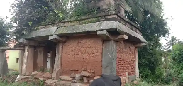 Arulmigu Sendrayaswamy Temple, Devaganapalli - 635110 அருள்மிகு சென்றாயசாமி திருக்கோயில், Devaganapalli - 635110, Krishnagiri - Ancient Temple Architecture and History Image 2