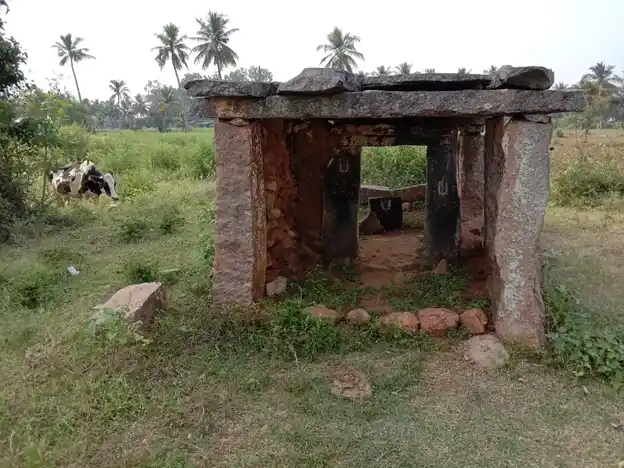 Arulmigu Sendrayaswamy Temple, Indamangalam - 635111 அருள்மிகு சென்றாயசாமி திருக்கோயில், கொட்டுமாரனஅள்ளி - 635111, Dharmapuri - Ancient Temple Architecture and History Image 3