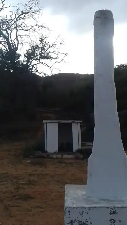 Arulmigu Sendrayaswmay Temple, Javvathiappankuttai, Kamarajnagar - 635120 அருள்மிகு சென்றாயசுவாமி திருக்கோயில், காமராஜ்நகர் - 635120, Krishnagiri - Ancient Temple Architecture and History Image 3