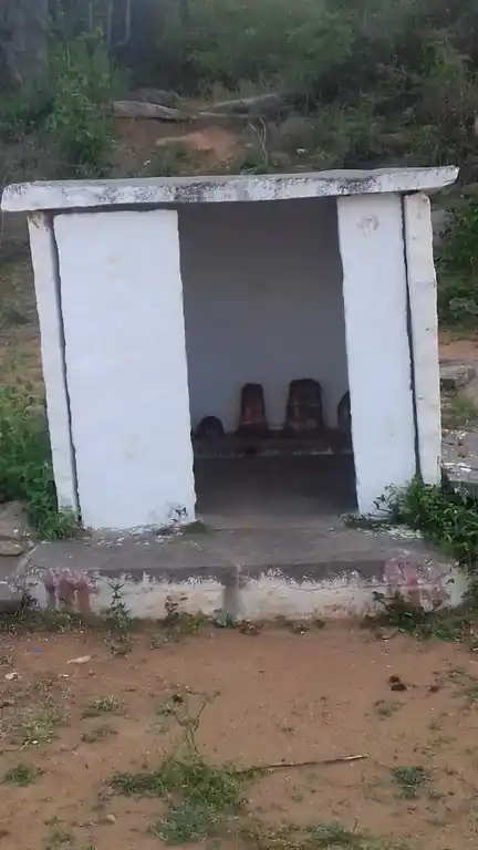 Arulmigu Sendrayaswmay Temple, Javvathiappankuttai, Kamarajnagar - 635120 அருள்மிகு சென்றாயசுவாமி திருக்கோயில், காமராஜ்நகர் - 635120, Krishnagiri - Ancient Temple Architecture and History Image 4