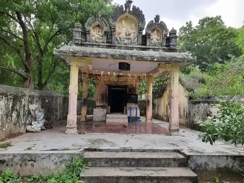 Arulmigu Sengazhuneer Pillaiyar Temple, Karaimedu - 609109 Temple