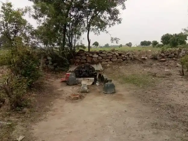 Arulmigu Sengkaliamman And Durgaiamman Temple, Ravimangalam - 624615 அருள்மிகு செங்காளியம்மன் மற்றும் துர்க்கையம்மன் திருக்கோயில், Ravimangalam - 624615, Dindigul - Ancient Temple Architecture and History Image 3