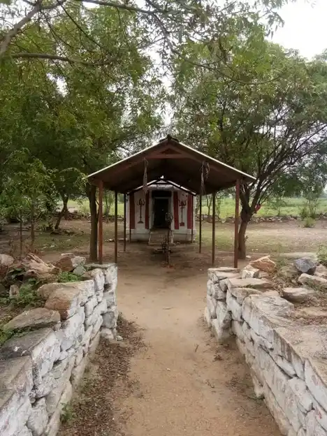 Arulmigu Sengkaliamman And Durgaiamman Temple, Ravimangalam - 624615 அருள்மிகு செங்காளியம்மன் மற்றும் துர்க்கையம்மன் திருக்கோயில், Ravimangalam - 624615, Dindigul - Ancient Temple Architecture and History Image 4