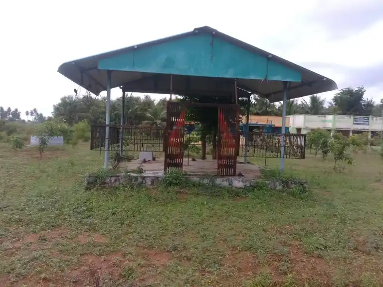 Arulmigu Sengodampalayam Muniappan Temple, Sarkar Uduppam - 637019 அருள்மிகு செங்கோடம்பாளையம் முனியப்பன் திருக்கோயில், Sarkar Uduppam - 637019, Namakkal - Ancient Temple Architecture and History Image 3