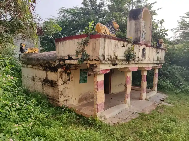 Arulmigu Sengooramman Temple, Near Water Tank, Ramanjeri - 602001 அருள்மிகு செங்கூரம்மன் திருக்கோயில், Near Water Tank, Ramanjeri - 602001, Tiruvallur - Ancient Temple Architecture and History Image 3