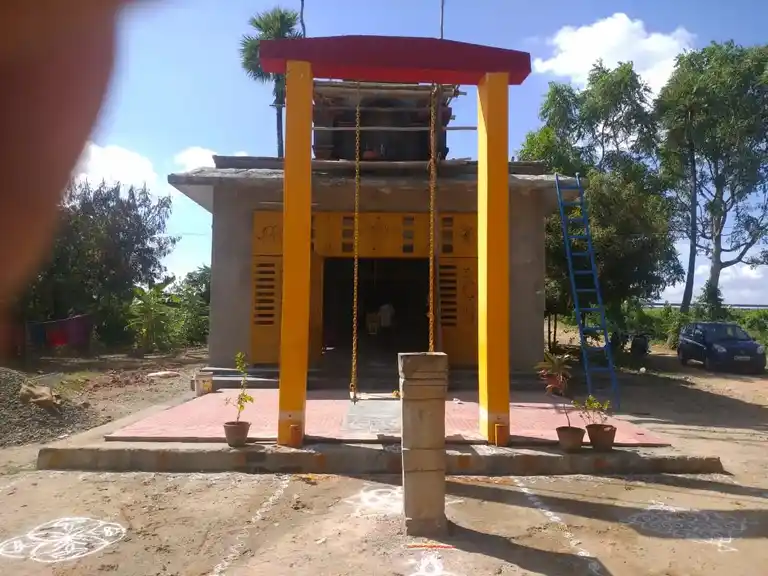 Arulmigu Senkaliamman Pattalamman Temple, Near Ariyakulam, Mottupatti - 635202 அருள்மிகு செங்காளியம்மன் பட்டாளம்மன் திருக்கோயில், Near Ariyakulam, Mottupatti - 635202, Dharmapuri - Ancient Temple Architecture and History Image 2