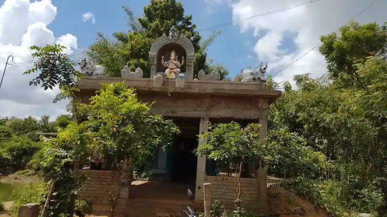 Arulmigu Senkaluneer Pillaiyar Temple, Villiavarambal - 612204 அருள்மிகு செங்கழுநீா் பிள்ளையாா் திருக்கோயில், வில்லியவரம்பல் - 612204, Thanjavur - Ancient Temple Architecture and History Image 2