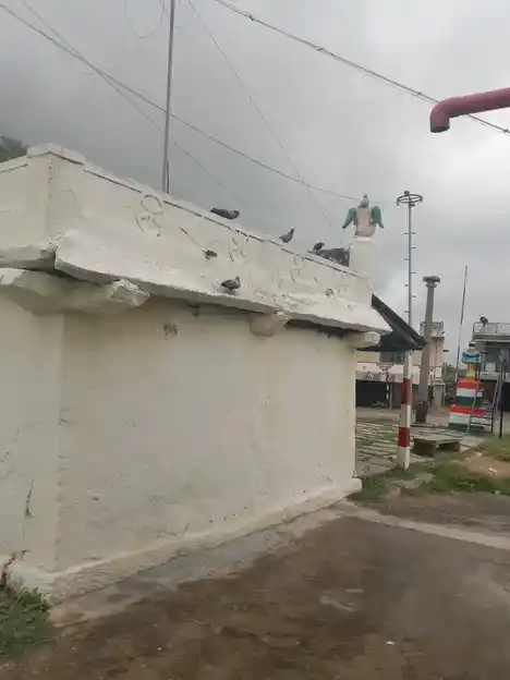 Arulmigu Sennakesava Perumal Temple, Mookaasipaarandoor - 635109 அருள்மிகு சென்னகேசவப் பெருமாள் திருக்கோயில், Mookaasipaarandoor - 635109, Krishnagiri - Ancient Temple Architecture and History Image 4