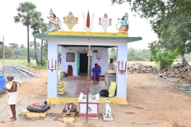 Arulmigu Senrayaperumal Temple, Karumbusaliyur, Vellar - 636451 அருள்மிகு சென்றாய பெருமாள் திருக்கோயில், Karumbusaliyur, Vellar - 636451, Salem - Ancient Temple Architecture and History Image 5