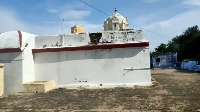 Arulmigu Senrayaperumal Temple, Near Barrage, Kolnayakkanpatti - 636452 அருள்மிகு சென்றாய பெருமாள் திருக்கோயில், Near Barrage, Kolnayakkanpatti - 636452, Salem - Ancient Temple Architecture and History Image 3