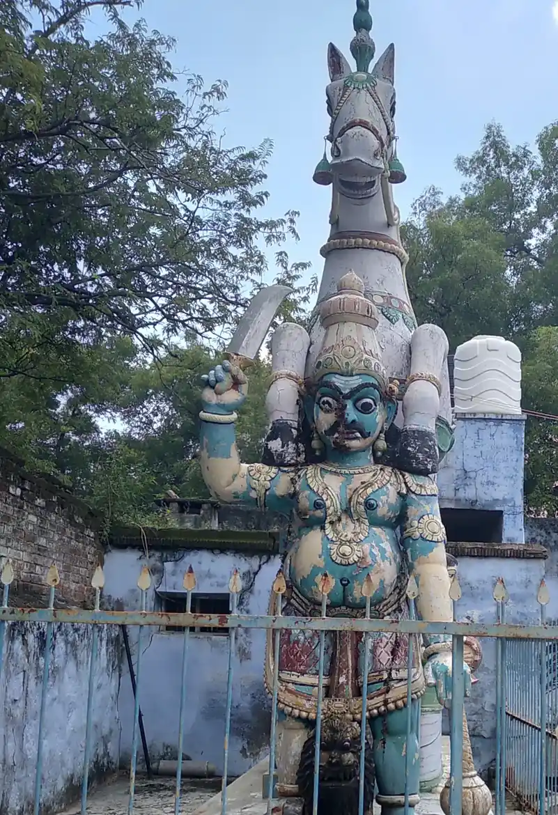 Arulmigu Senthapatti Ayyanar Temple, South Side In The Village, Keelanmarainadu. - 626127 அருள்மிகு செந்தட்டி அய்யனார் திருக்கோயில், ஊரின் தென்புறம், கீழான்மறைநாடு கிராமம் - 626127, Virudhunagar - Ancient Temple Architecture and History Image 2