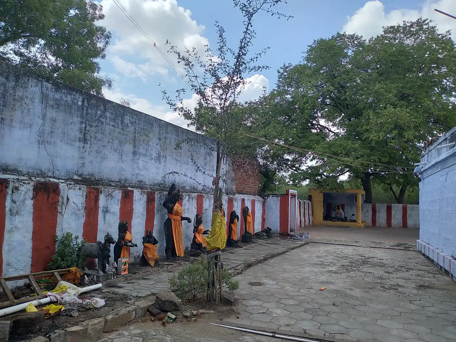 Arulmigu Senthapatti Ayyanar Temple, South Side In The Village, Keelanmarainadu. - 626127 அருள்மிகு செந்தட்டி அய்யனார் திருக்கோயில், ஊரின் தென்புறம், கீழான்மறைநாடு கிராமம் - 626127, Virudhunagar - Ancient Temple Architecture and History Image 3