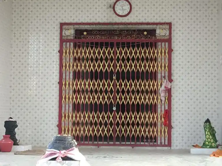 Arulmigu Senthi Vinayagar and Mutharamman Temple, Middle Of The Street, Vairavi Kulam - 627416