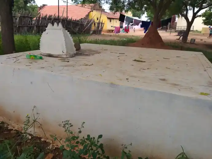 Arulmigu Seppanayakkar Samathi Temple, Poolampatty - 639002 அருள்மிகு செப்பாநாயக்கர் சமாதி, Poolampatty - 639002, Karur - Ancient Temple Architecture and History Image 3