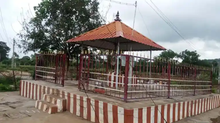 Arulmigu Settiyurani Pillayar Temple, Thirupathur - 630410 அருள்மிகு செட்டிஊரணி பிள்ளையார் திருக்கோயில், Thirupathur - 630410, Sivagangai - Ancient Temple Architecture and History Image 4