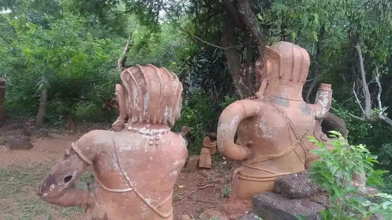 Arulmigu Sevittuminiyan Temple, Minnathur - 622203 அருள்மிகு செவிட்டு முனியன் திருக்கோயில், Minnathur - 622203, Pudukkottai - Ancient Temple Architecture and History Image 2