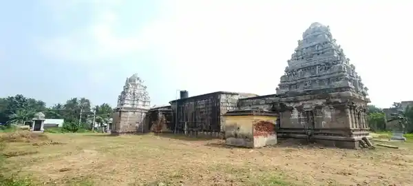 Arulmigu Shenbageswarar Temple, Oodalkarakuppam - 603305 அருள்மிகு சென்பகேஸ்வரர் திருக்கோயில், ஊடல்காரகுப்பம் - 603305, Chengalpattu - Ancient Temple Architecture and History Image 5