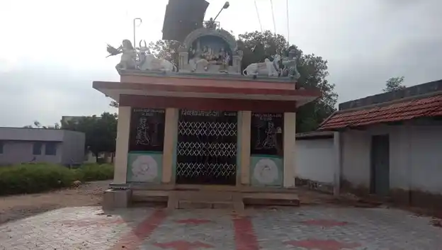 Arulmigu Shenbavinayagar Temple, Kumarasakkanapuram - 628907 அருள்மிகு செண்பக விநாயகர் திருக்கோயில், Kumarasakkanapuram - 628907, Thoothukudi - Ancient Temple Architecture and History Image 4