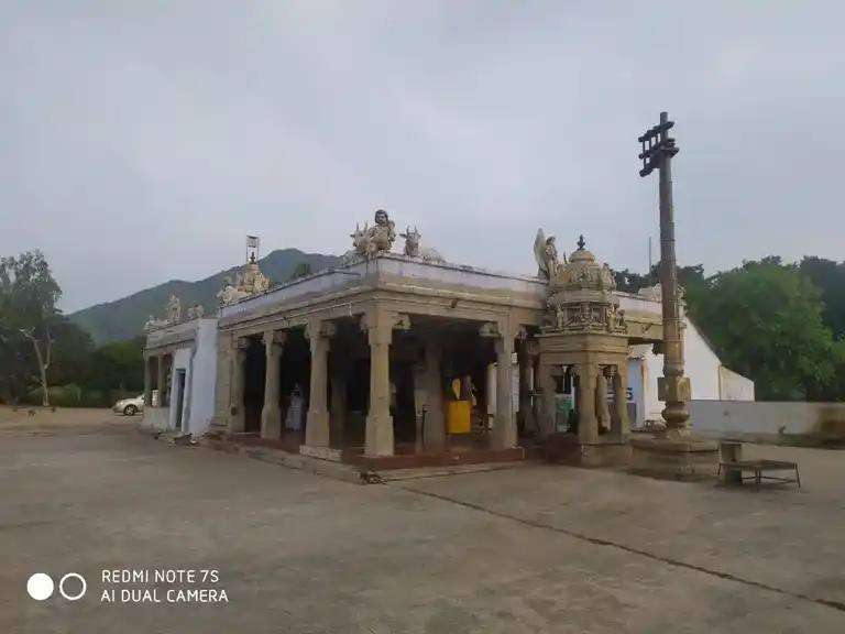 Arulmigu Siddheswarar Gnanasarguru Balamurugan Temple, Kanjamalai, Perumampatti - 637502 அருள்மிகு சித்தேசுவரர் ஞானசற்குரு பாலமுருகன் திருக்கோயில், கஞ்சமலை, பெருமம்பட்டி - 637502, Salem - Ancient Temple Architecture and History Image 7