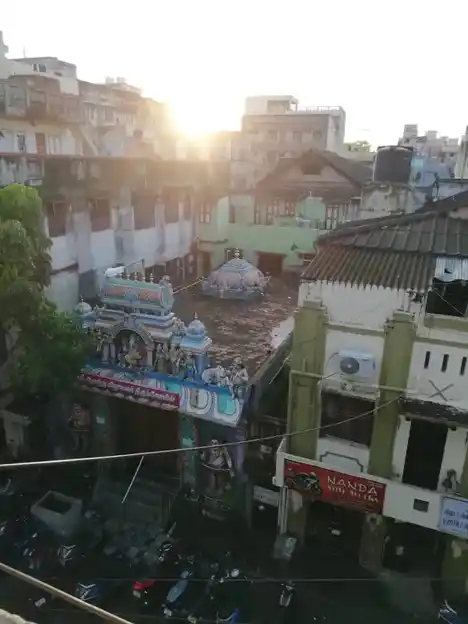 Arulmigu Siddhi Puddhi Ananda Vinayagar Temple, Parrys, Chennai - 600001 அருள்மிகு சித்தி புத்தி ஆனந்த விநாயகர் திருக்கோயில், பாரிமுனை, சென்னை - 600001, Chennai - Ancient Temple Architecture and History Image 2