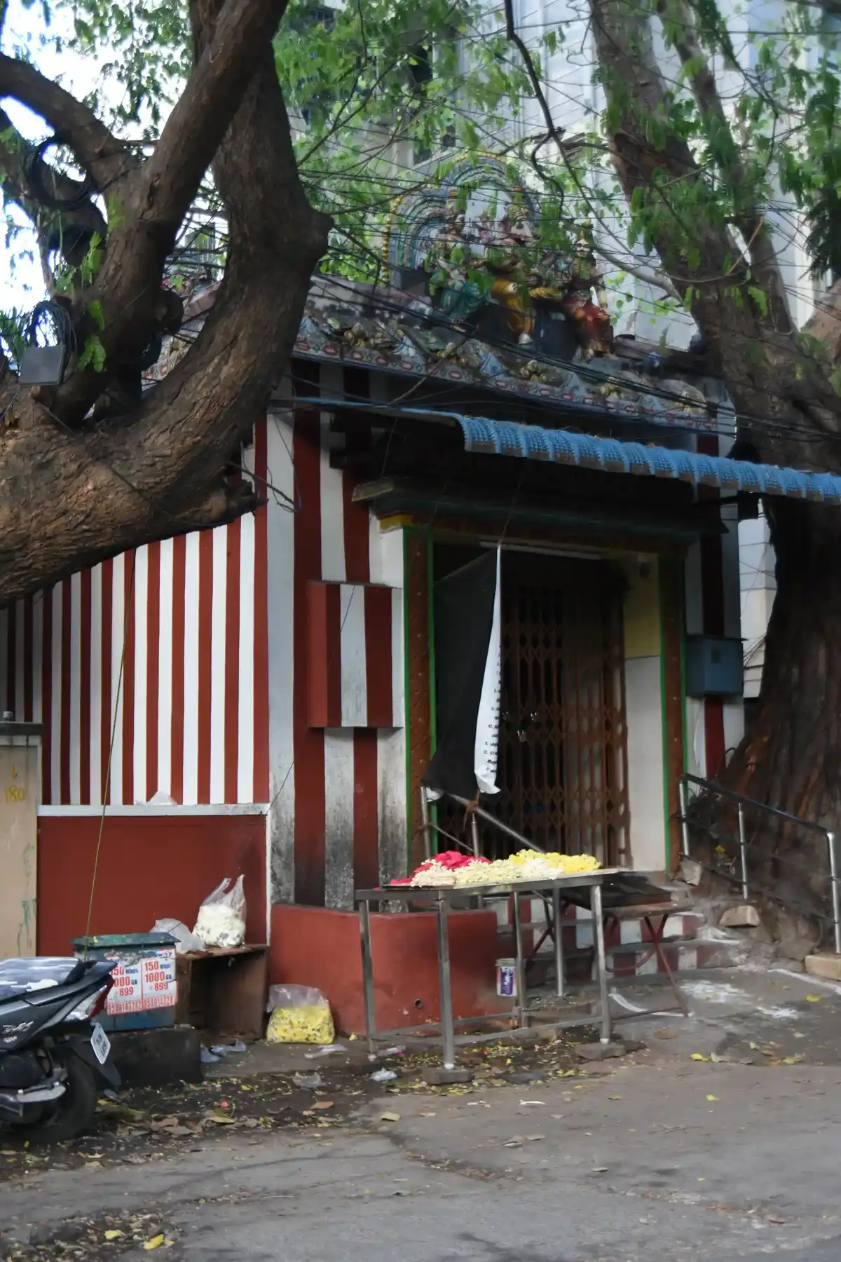 Arulmigu Siddi Puthi Vinayagar Temple, Abiramapuram, Mylapore, Chennai - 600018 அருள்மிகு சித்தி புத்தி விநாயகர் திருக்கோயில், அபிராமபுரம், மயிலாப்பூர், சென்னை - 600018, Chennai - Ancient Temple Architecture and History Image 2