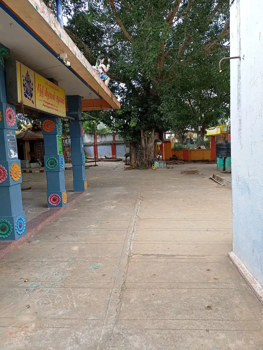 Arulmigu Sidhi Vinayagar Temple, Vellore - 632002 அருள்மிகு சித்தி விநாயகர் நடைவாழியம்மன் திருக்கோயில், வேலூர் - 632002, Vellore - Ancient Temple Architecture and History Image 4