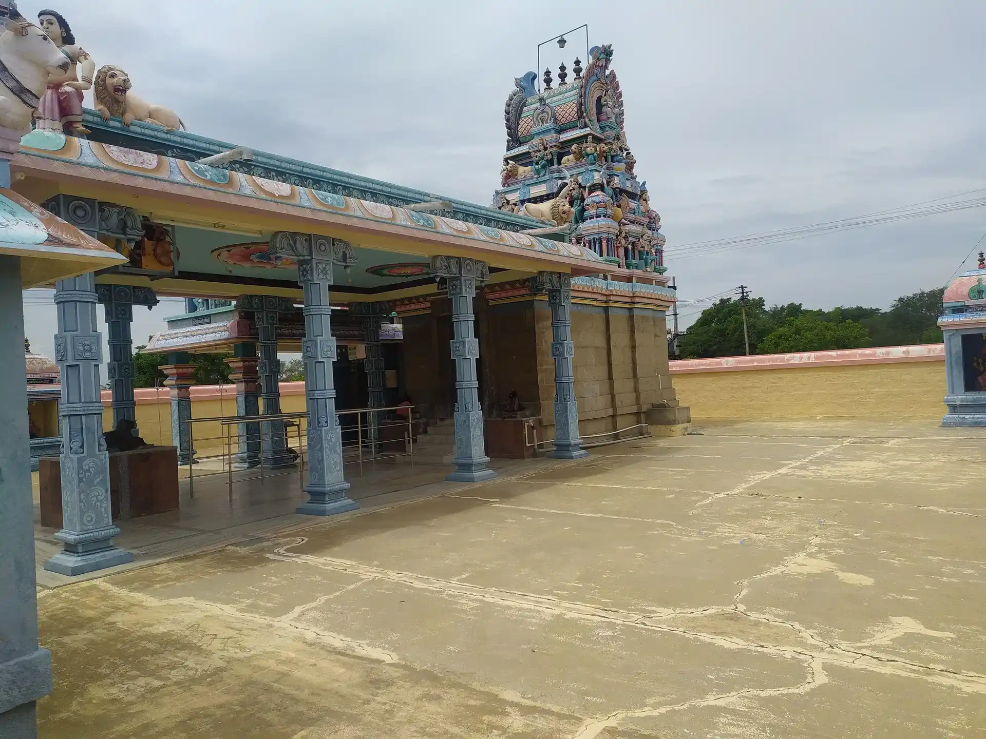 Arulmigu Sidhivinayaker Muniappan Bagavathiammn Temple, Pudukottai, Moolanur - 638106 அருள்மிகு சித்திவிநாயகர், முனியப்பன் மற்றும் பகவதியம்மன் திருக்கோயில், Pudukottai, Moolanur - 638106, Tiruppur - Ancient Temple Architecture and History Image 4