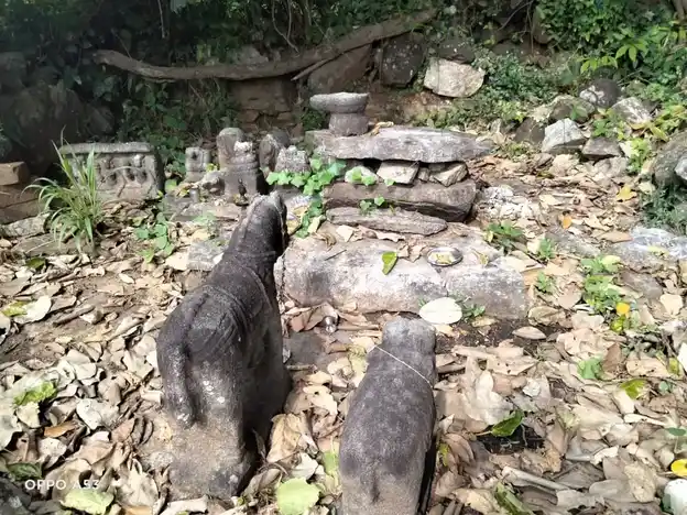 Arulmigu Silambalakandan Sastha Temple, Near Pond, Arumanallur - 629851 அருள்மிகு சிலம்பலகண்டன் சாஸ்தா திருக்கோயில், Near Pond, Arumanallur - 629851, Kanyakumari - Ancient Temple Architecture and History Image 3