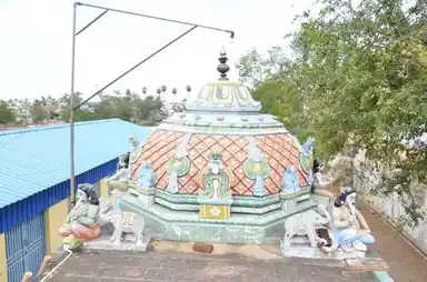 Arulmigu Singamuthu Iyyanar and Karuppar Temple, Adappanvayal, Pudukkottai Taluk - 622001 அருள்மிகு சிங்கமுத்து அய்யனார் மற்றும் கருப்பர் திருக்கோயில், அடப்பன்வயல், புதுக்கோட்டை வட்டம் - 622001, Pudukkottai - Ancient Temple Architecture and History Image 3