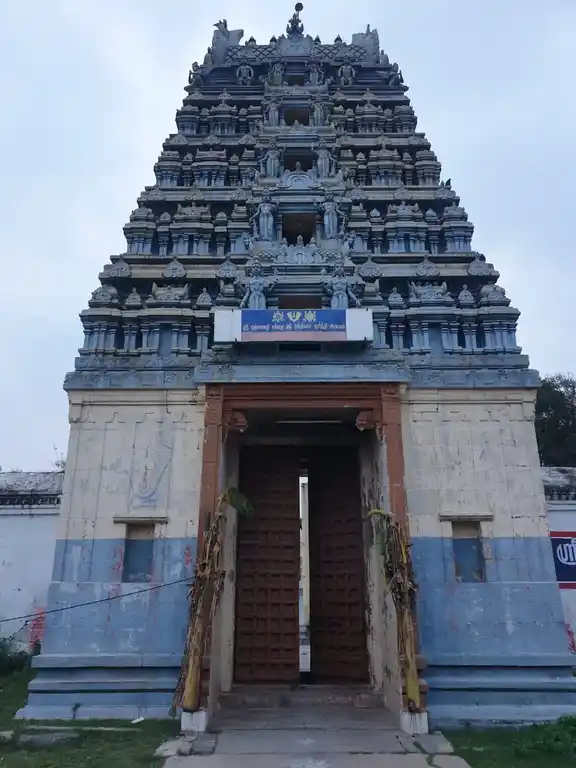 Arulmigu Sinivasa Moorthi Perumal Temple, S V Nagaram - 632301 அருள்மிகு சீனுவாசமூர்த்திபெருமாள் திருக்கோயில், S V Nagaram - 632301, Tiruvannamalai - Ancient Temple Architecture and History Image 4