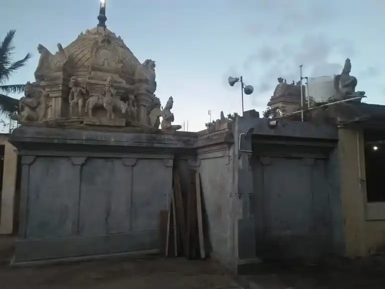 Arulmigu Sithivinayagar, Mariamman, Arulmigu Ayyanar Sakkaratharvar Temple, Arisiperiyankuppam - 607401 அருள்மிகு சக்கரத்தாழ்வார் திருக்கோயில், Arisiperiyankuppam - 607401, Cuddalore - Ancient Temple Architecture and History Image 4