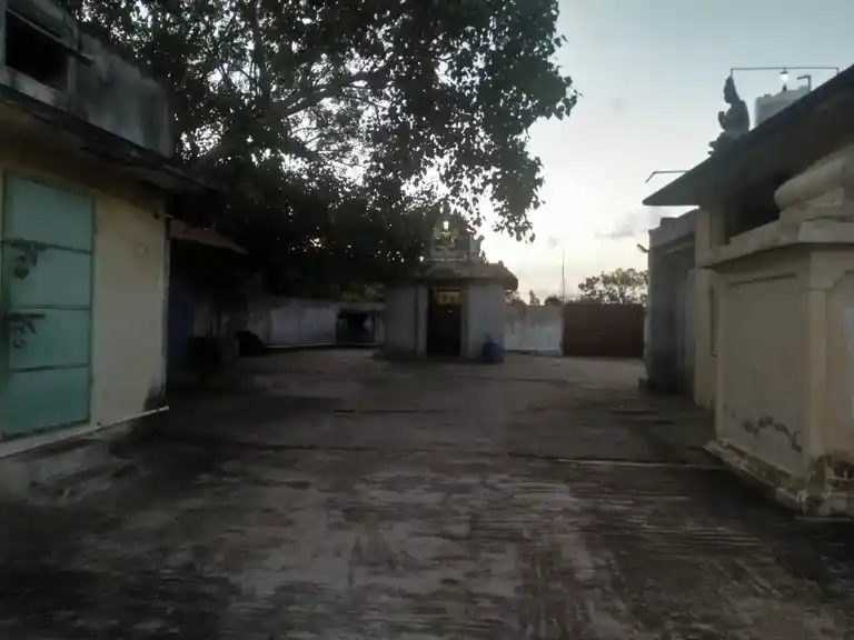 Arulmigu Sithivinayagar, Mariamman, Arulmigu Ayyanar Sakkaratharvar Temple, Arisiperiyankuppam - 607401 அருள்மிகு சக்கரத்தாழ்வார் திருக்கோயில், Arisiperiyankuppam - 607401, Cuddalore - Ancient Temple Architecture and History Image 6