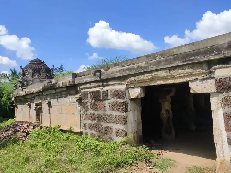 Arulmigu Sitthanaathaswamy Temple, Kurumpur - 614622 அருள்மிகு சித்தநாத சுவாமி திருக்கோயில், Kurumpur - 614622, Pudukkottai - Ancient Temple Architecture and History Image 2