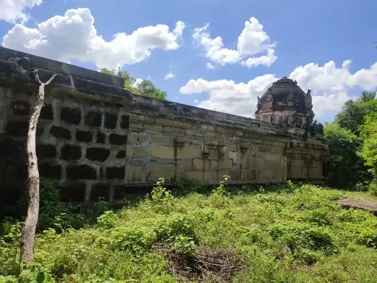 Arulmigu Sitthanaathaswamy Temple, Kurumpur - 614622 அருள்மிகு சித்தநாத சுவாமி திருக்கோயில், Kurumpur - 614622, Pudukkottai - Ancient Temple Architecture and History Image 4
