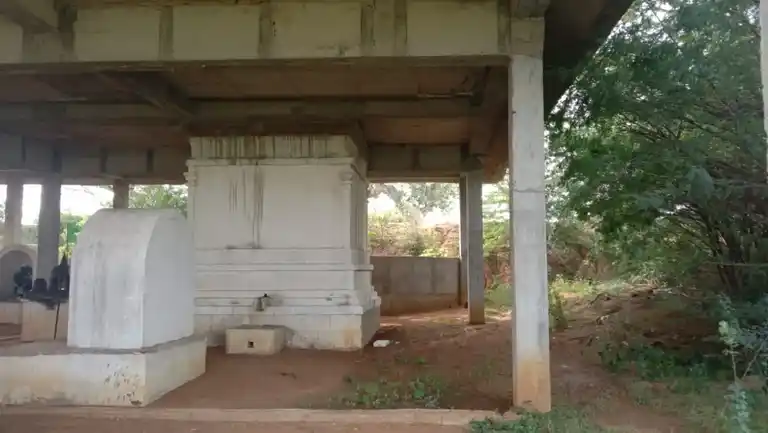 Arulmigu Sittharkaattha Ayyanar Temple, Killukulavaaypatti - 622201 அருள்மிகு சித்தர்காத்த அய்யனார் திருக்கோயில், கிள்ளுகுளவாய்ப்பட்டி - 622201, Pudukkottai - Ancient Temple Architecture and History Image 4