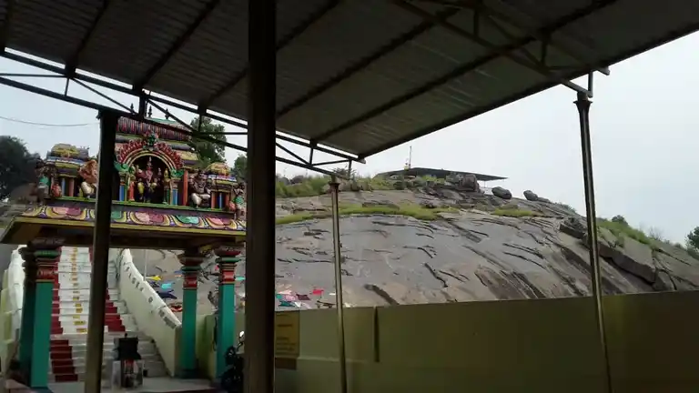 Arulmigu Sitthigirimurugan Temple, Hill Top, Avalurpettai - 604201 அருள்மிகு சித்தகிரி முருகன் திருக்கோயில், குன்றின் மேல், அவலூர்பேட்டை - 604201, Viluppuram - Ancient Temple Architecture and History Image 2