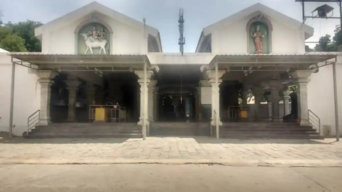 Arulmigu Siva Loganayagi Udanamar Siva Loganathar Temple, Kinathukadavu - 642109 Arulmigu Siva Loganayagi Udanamar Siva Loganathar Temple, Kinathukadavu - 642109, Coimbatore - Ancient Temple Architecture and History Image 3