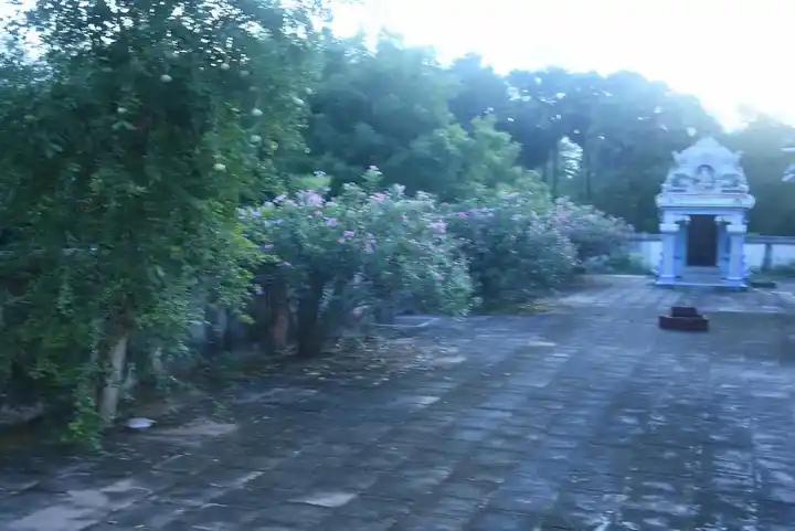 Arulmigu Sivaloganatha Swamy Temple, Mamakudi - 609301 அருள்மிகு சிவலோகநாத சுவாமி மற்றும் வரதராஜப் பெருமாள் திருக்கோயில், Mamakudi - 609301, Mayiladuthurai - Ancient Temple Architecture and History Image 4