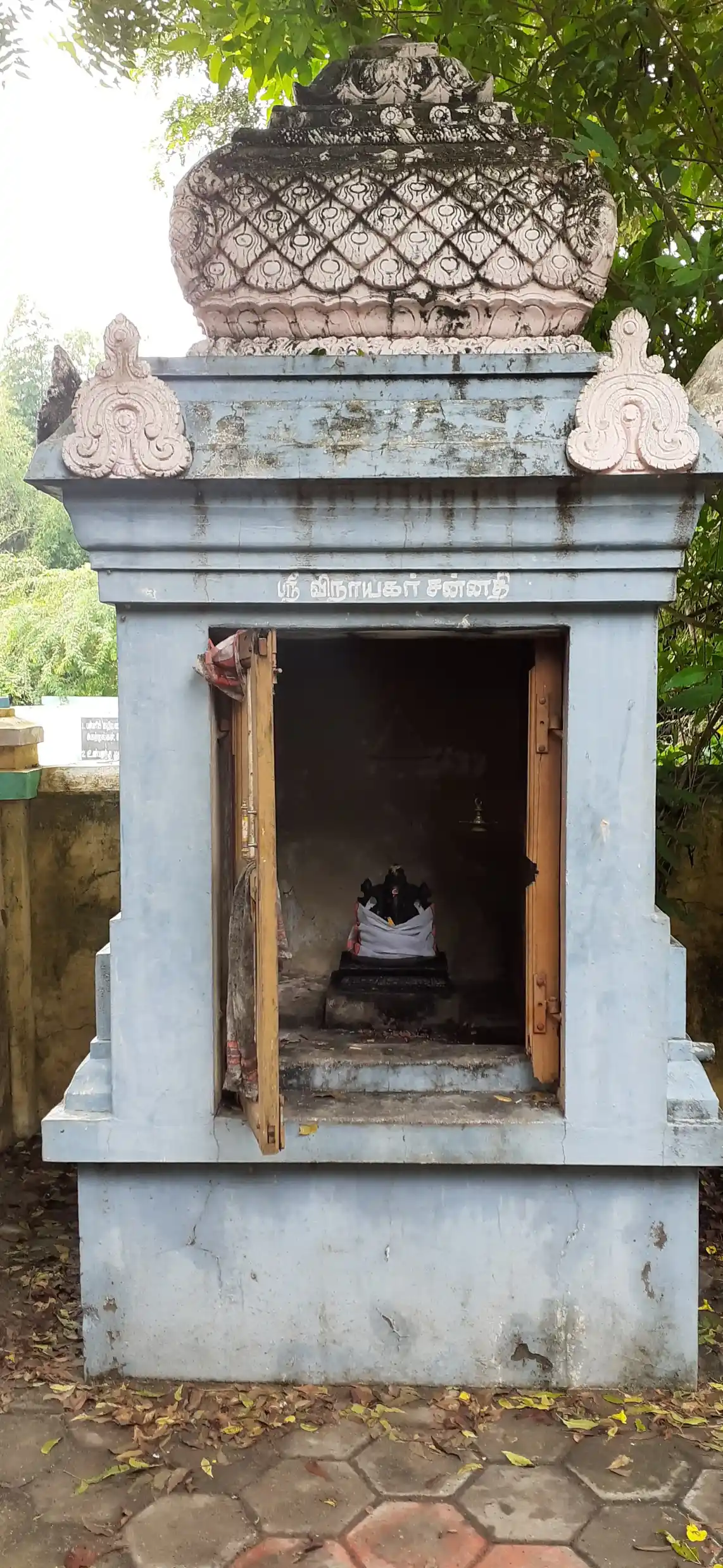 Arulmigu Sivaloganathaswamy Temple, Sathanur - 612801 அருள்மிகு சிவலோகநாதசுவாமி திருக்கோயில், வலங்கைமான், Sathanur - 612801, Thiruvarur - Ancient Temple Architecture and History Image 3