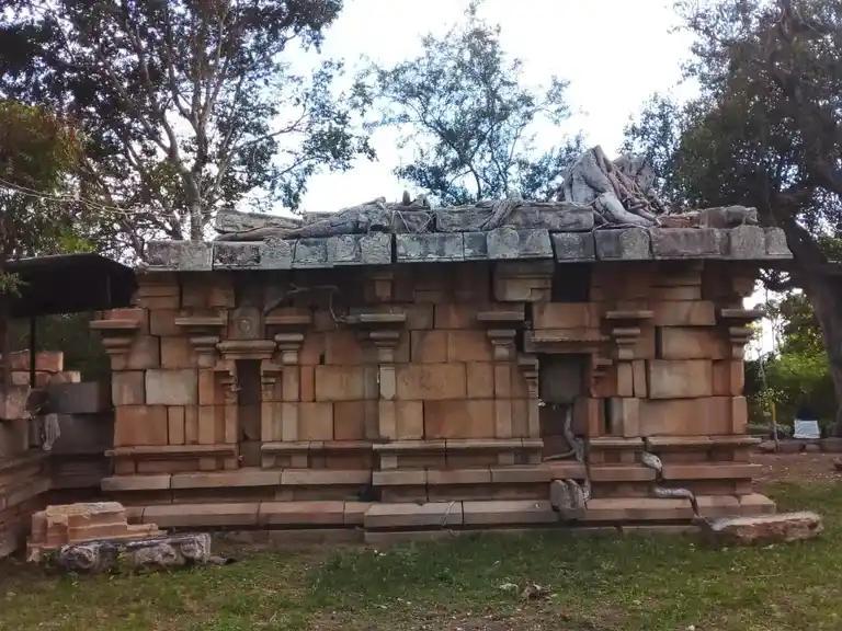 Arulmigu Sivan Temple, Sathanur - 622402 அருள்மிகு சிவன்கோயில் சாத்தனூர், பொன்னமராவதி வட்டம், புதுக்கோட்டை மாவட்டம். கோயில், Sathanur - 622402, Pudukkottai - Ancient Temple Architecture and History Image 2