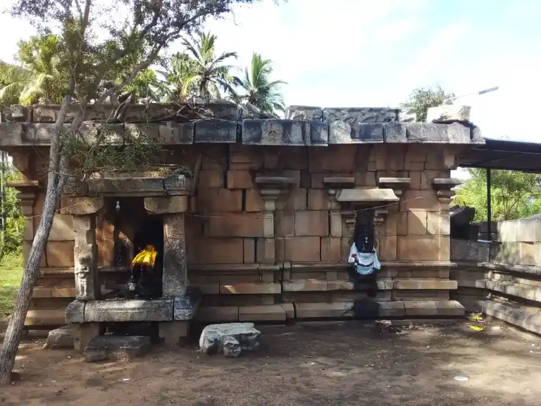 Arulmigu Sivan Temple, Sathanur - 622402 அருள்மிகு சிவன்கோயில் சாத்தனூர், பொன்னமராவதி வட்டம், புதுக்கோட்டை மாவட்டம். கோயில், Sathanur - 622402, Pudukkottai - Ancient Temple Architecture and History Image 4